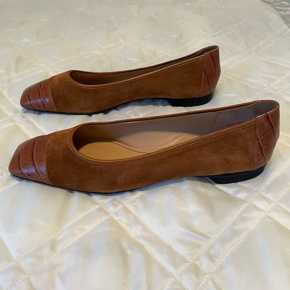 Bruno Magli Brown Suede and Leather at toe & heel.  Great shoe w/ attitude! NWOT - Picture 4 of 11